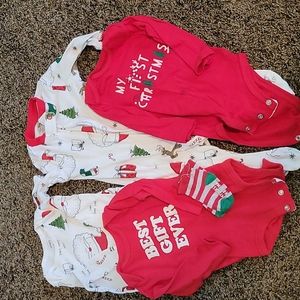 1 sleeper, 3 onsies ( 1 has a stain, see photo) 1 pair of socks